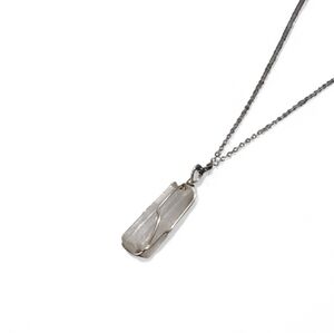 women's 18" Clear quartz stone pendant necklace custom NWT